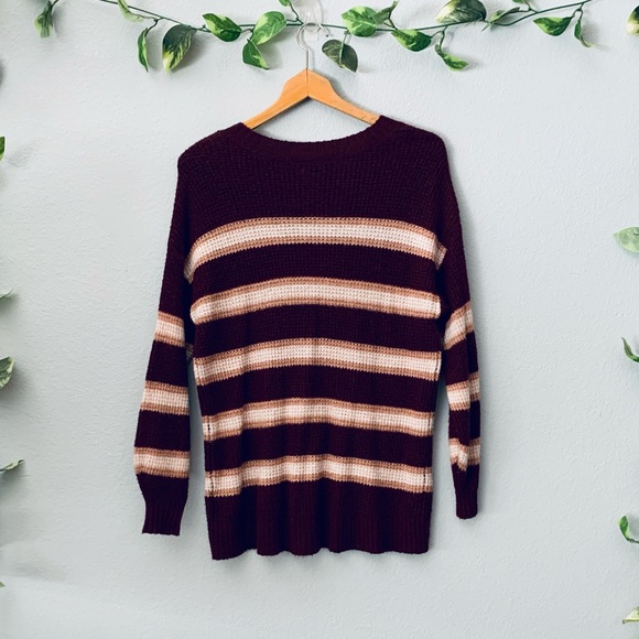 🌟 American eagle vneck long sleeve top - Picture 3 of 5